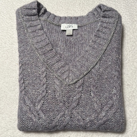 Ann Taylor Loft Gray S/S Sweater, EUC, Size Small - Picture 9 of 9